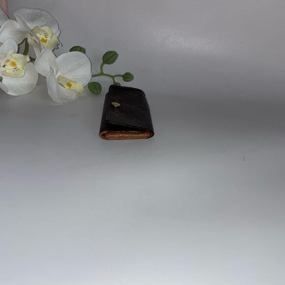 Louis Vuitton Monogram 4 Key Wallet - Picture 5 of 8